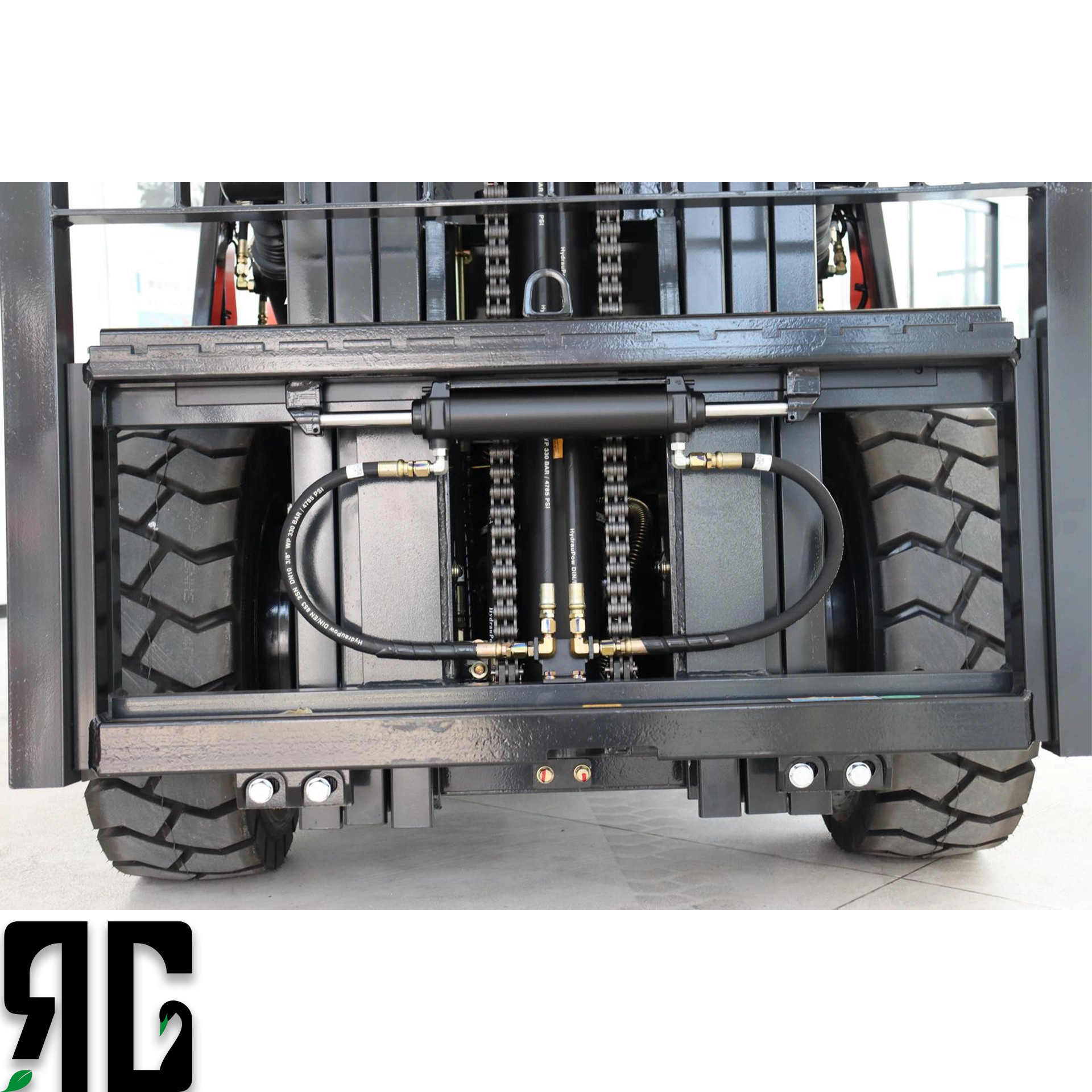 Atölye ve depo alanlarında çalışan Tailift FD30 dizel forklift, 3 ton yükü 4.5 metreye kaldırırken operatör kabininde güvenli ve dengeli performans sergiler. RG Forklift’in profesyonel satış ve servis ekibi tarafından sunulan bu model, ağır hizmet uygulamaları için ideal çözümdür.