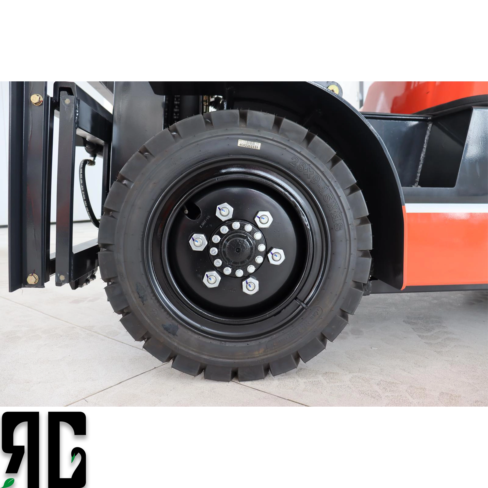 Atölye ve depo alanlarında çalışan Tailift FD30 dizel forklift, 3 ton yükü 4.5 metreye kaldırırken operatör kabininde güvenli ve dengeli performans sergiler. RG Forklift’in profesyonel satış ve servis ekibi tarafından sunulan bu model, ağır hizmet uygulamaları için ideal çözümdür.