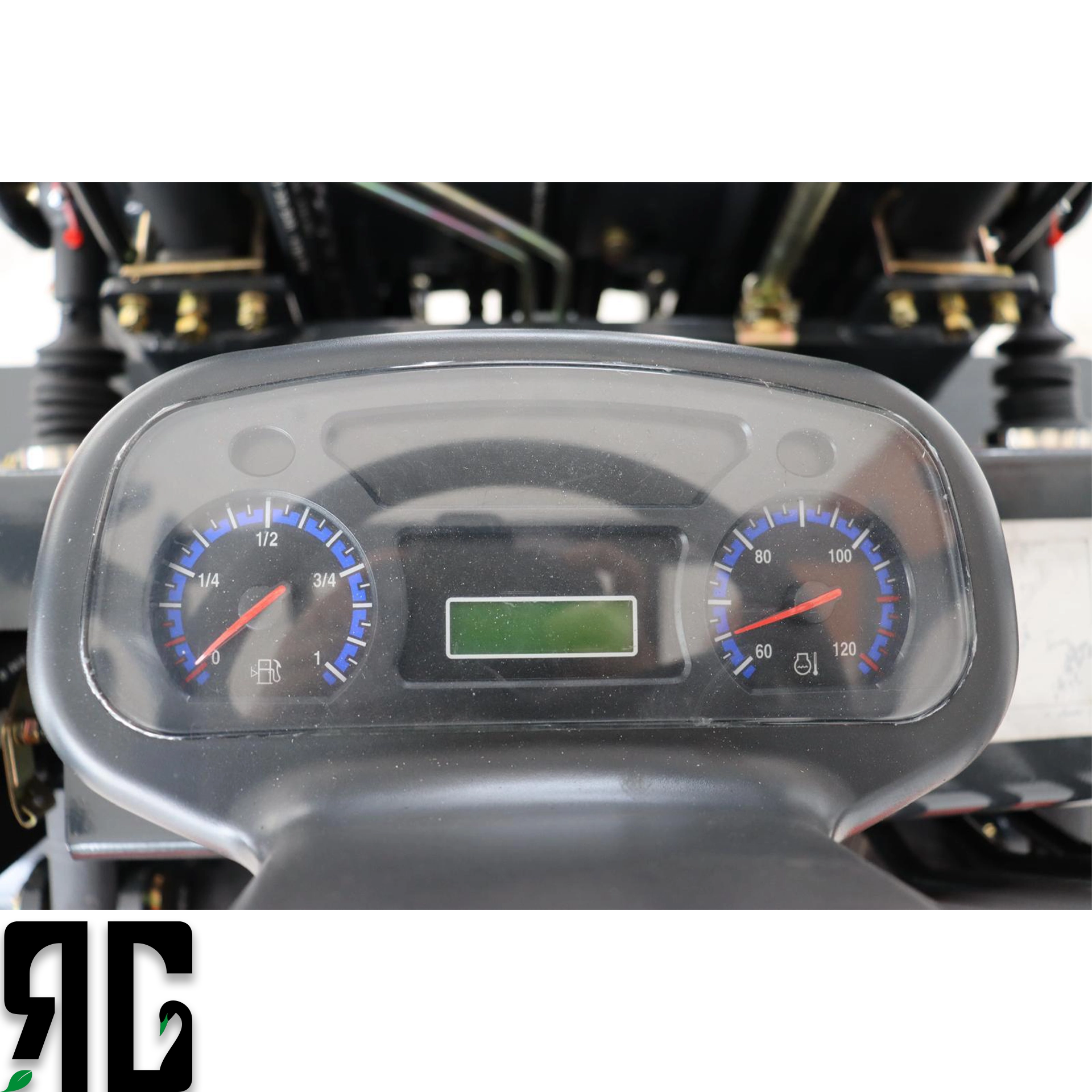 Atölye ve depo alanlarında çalışan Tailift FD30 dizel forklift, 3 ton yükü 4.5 metreye kaldırırken operatör kabininde güvenli ve dengeli performans sergiler. RG Forklift’in profesyonel satış ve servis ekibi tarafından sunulan bu model, ağır hizmet uygulamaları için ideal çözümdür.