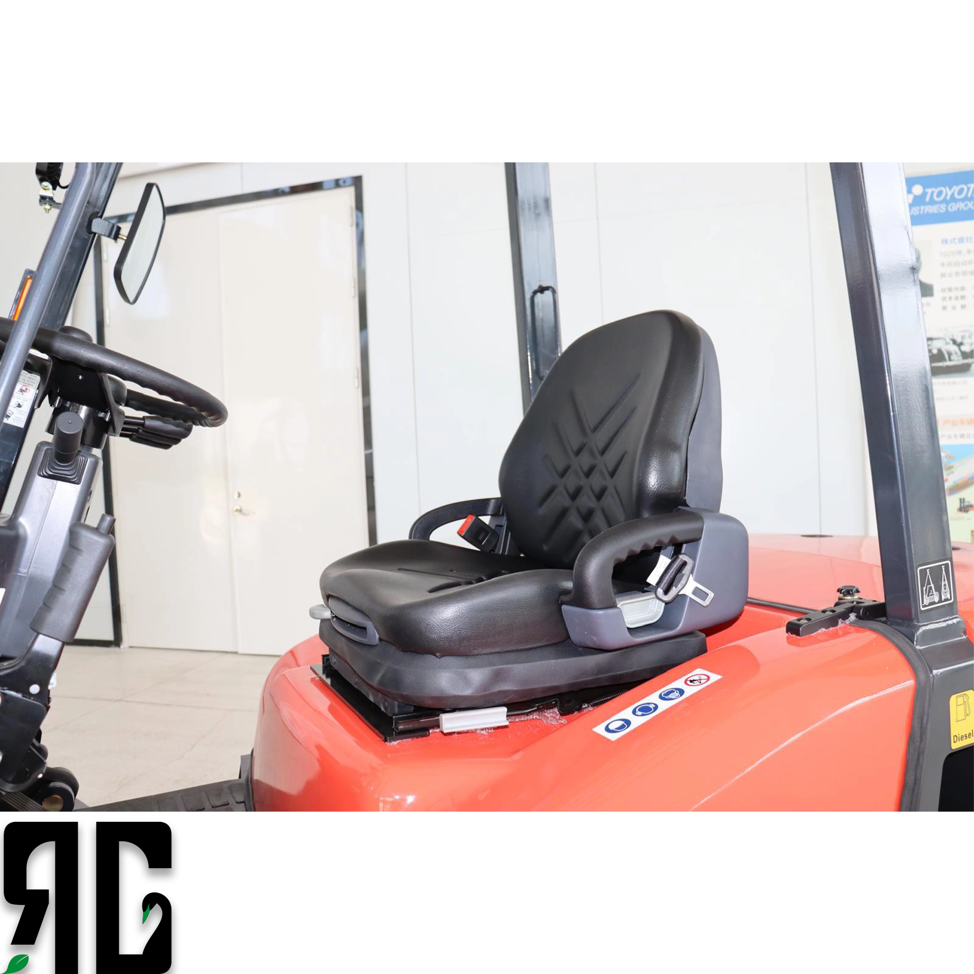 Atölye ve depo alanlarında çalışan Tailift FD30 dizel forklift, 3 ton yükü 4.5 metreye kaldırırken operatör kabininde güvenli ve dengeli performans sergiler. RG Forklift’in profesyonel satış ve servis ekibi tarafından sunulan bu model, ağır hizmet uygulamaları için ideal çözümdür.