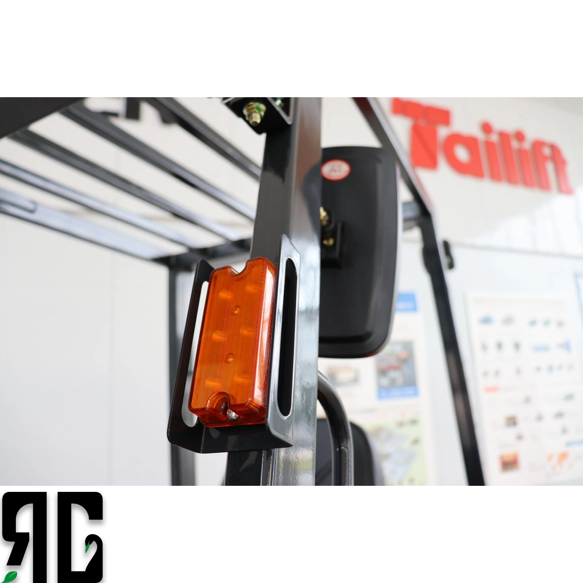 Atölye ve depo alanlarında çalışan Tailift FD30 dizel forklift, 3 ton yükü 4.5 metreye kaldırırken operatör kabininde güvenli ve dengeli performans sergiler. RG Forklift’in profesyonel satış ve servis ekibi tarafından sunulan bu model, ağır hizmet uygulamaları için ideal çözümdür.