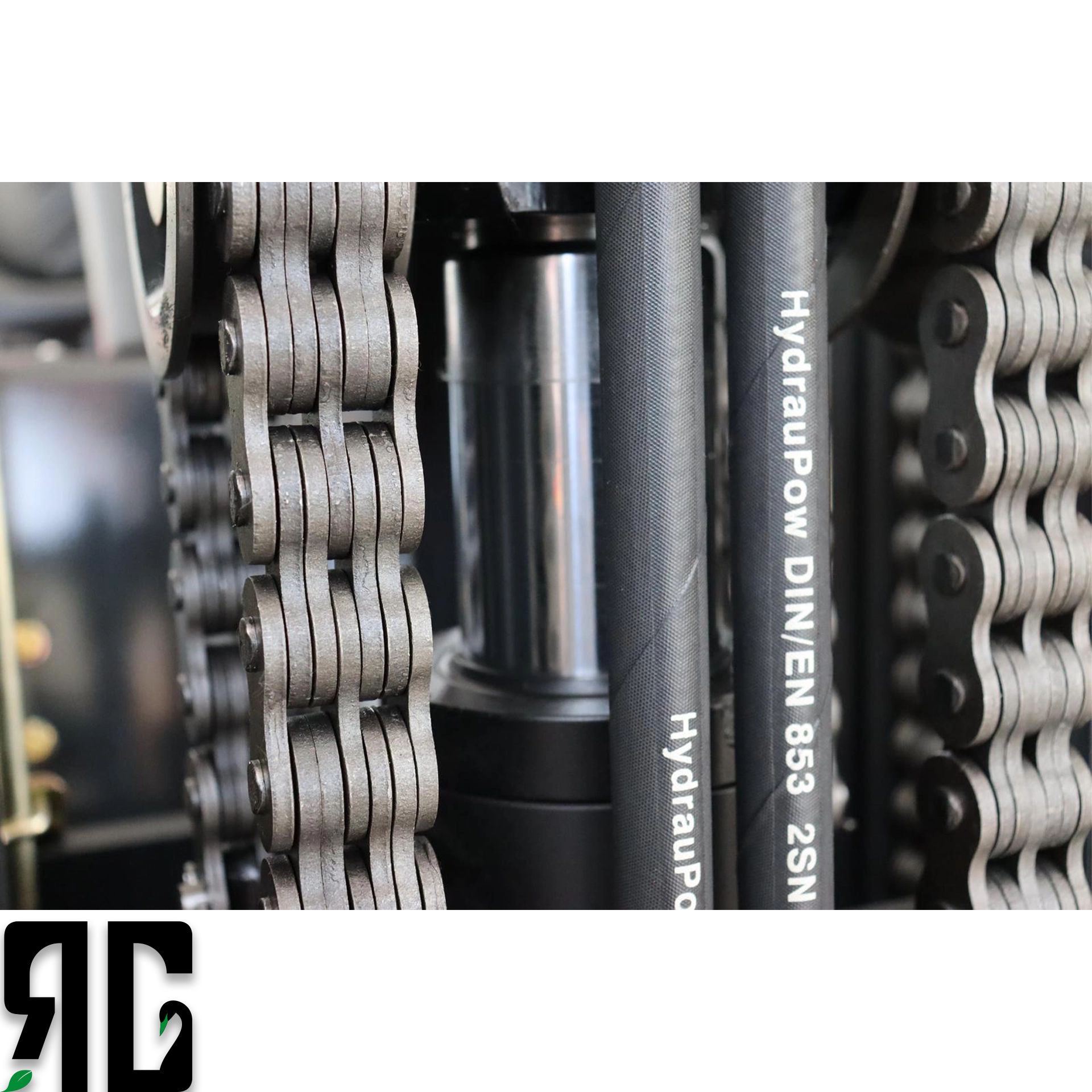 Atölye ve depo alanlarında çalışan Tailift FD30 dizel forklift, 3 ton yükü 4.5 metreye kaldırırken operatör kabininde güvenli ve dengeli performans sergiler. RG Forklift’in profesyonel satış ve servis ekibi tarafından sunulan bu model, ağır hizmet uygulamaları için ideal çözümdür.