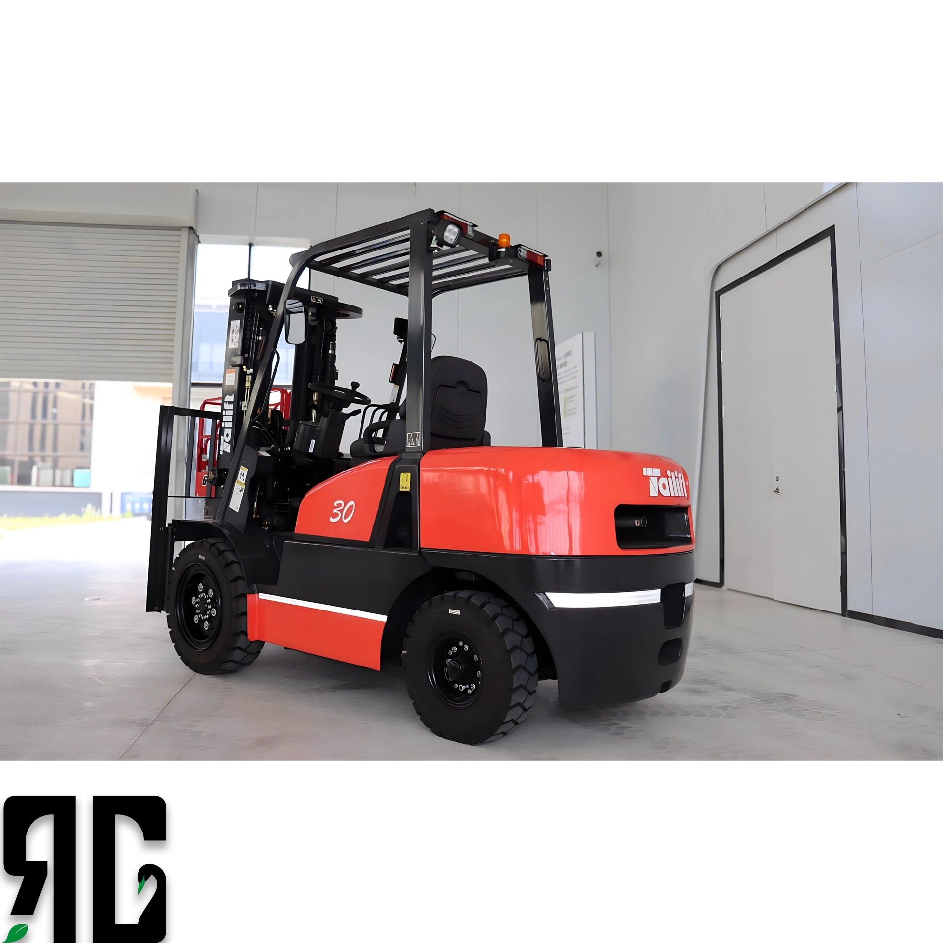 Atölye ve depo alanlarında çalışan Tailift FD30 dizel forklift, 3 ton yükü 4.5 metreye kaldırırken operatör kabininde güvenli ve dengeli performans sergiler. RG Forklift’in profesyonel satış ve servis ekibi tarafından sunulan bu model, ağır hizmet uygulamaları için ideal çözümdür.